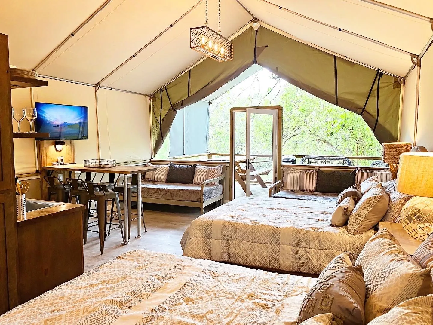 Rio❤︎︎　1223 🌟For only $74.99, experience the ultimate midweek riverside